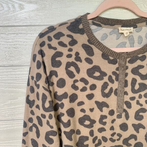 Hem & Thread Soft Animal Print Tunic Top M - Picture 2 of 3